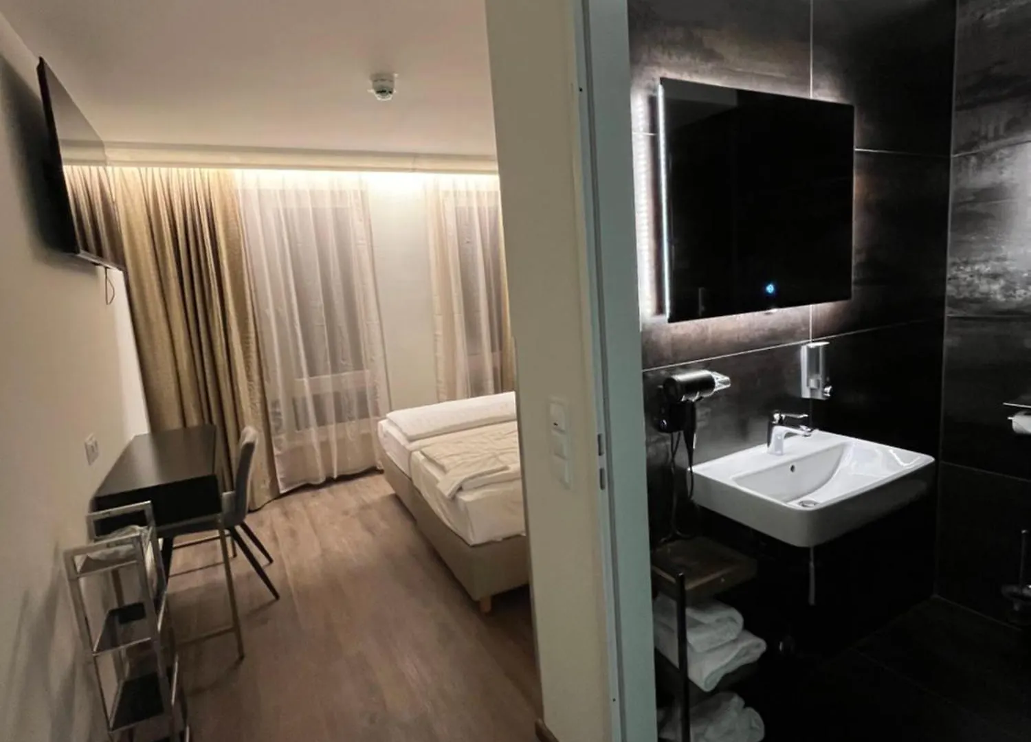 Hotel Adrett Am Dom - Digital Access Cologne